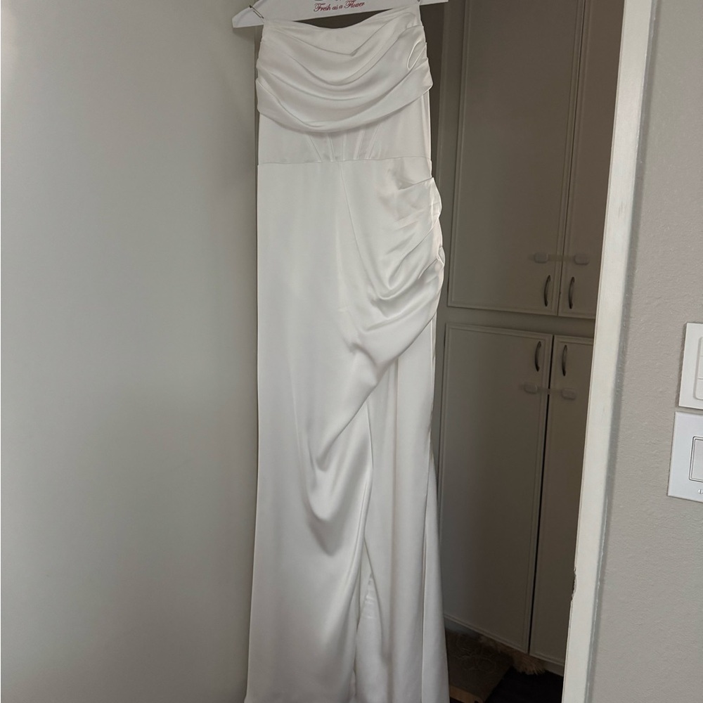 Birdy Grey White Carrie Dress Gown (Size XL)
